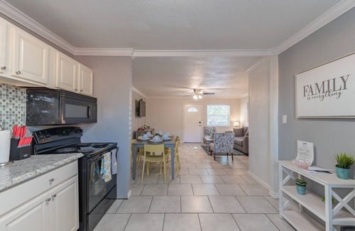 Mahncke Park Apartment | Beautiful Apartment @ The Botanical Gardens #6