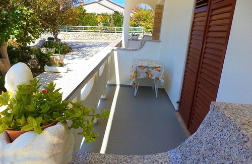Kampor Apartment | Beautiful Apartment With Balcony, Island Rab