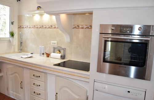 Ampus Apartment | Beautiful Apartment with 2 Terraces and Barbecuit