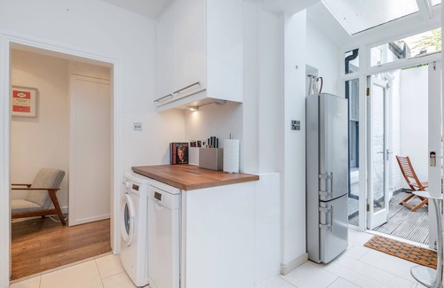 Redcliffe Apartment | Beautiful Apartment with Patio in Chelsea