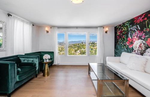 Adams Hill Apartment | Beautiful apartment with stunning view