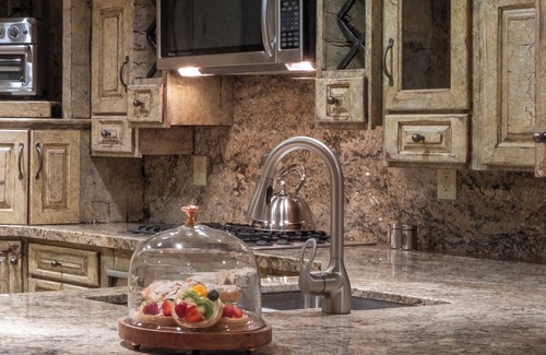 Layton Apartment | Beautiful Basement Apartment with Private Garage 30+ day stays