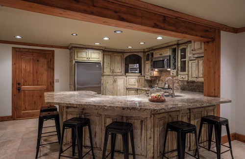 Layton Apartment | Beautiful Basement Apartment with Private Garage 30+ day stays