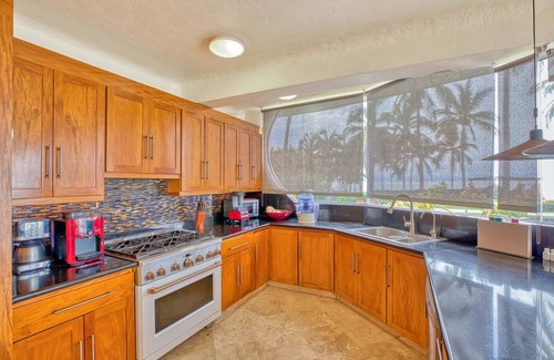 Flamingos Apartment | Beautiful BeachFront Condo | 2 BR & Studio
