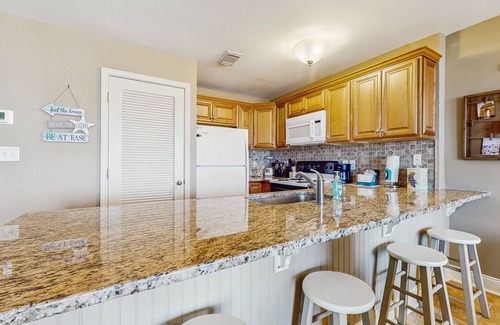 Fort Walton Beach Condo | Beautiful beachfront condo w/million-dollar views, shared pool, beach access