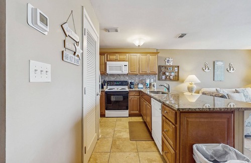 Fort Walton Beach Condo | Beautiful beachfront condo w/million-dollar views, shared pool, beach access