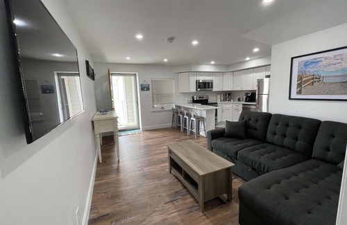 Avalon Condo | Beautiful Beach Block, one bedroom condo in the highly sought after Merrimac Condominiums sleeps 4.