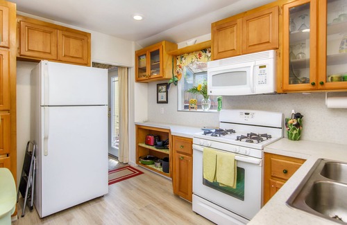 Encinitas House | Beautiful beach cottage only steps from the beach, private yard, kids welcome!