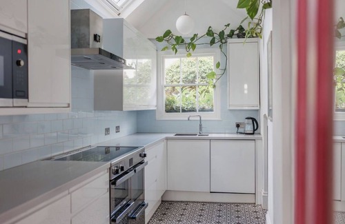 St Leonards-On-Sea House | Beautiful Beachfront Townhouse