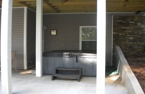 Gumlog House | BEAUTIFUL BEACH HOUSE ON LAKE HARTWELL ONLY 300 YARDS FROM TUGALOO STATE PARK
