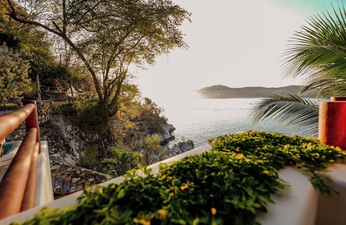 Zihuatanejo House | Beautiful beachfront villa with private beach. Chef, Waiter and Bartender.