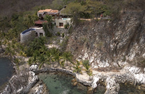 Zihuatanejo House | Beautiful beachfront villa with private beach. Chef, Waiter and Bartender.