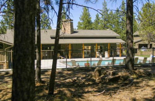 RiverWild House | Beautiful Bend Retreat - Meredith Lodging