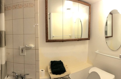 Westwood Highlands House | Beautiful big 1bedroom unit in a huge yard