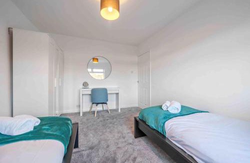 Birmingham House | Beautiful Birmingham 4 Bed Home - Weekly & Monthly Bookings