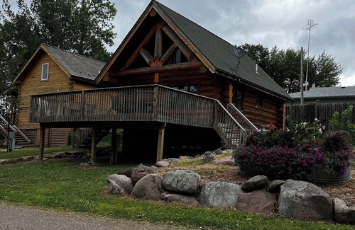 Isle Cabin | Beautiful Black Bear Log Cabin ON Mille Lacs Lake