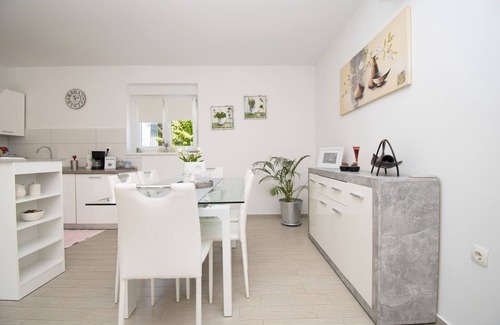 Pula House | Beautiful brand new villa * with heated swimming pool, summer kitchen, WiFi, grill