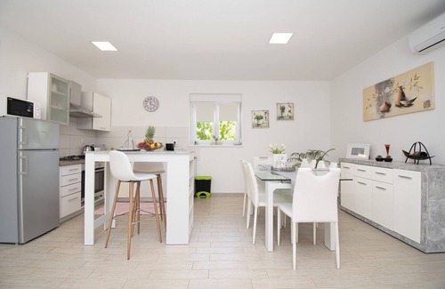 Pula House | Beautiful brand new villa * with heated swimming pool, summer kitchen, WiFi, grill