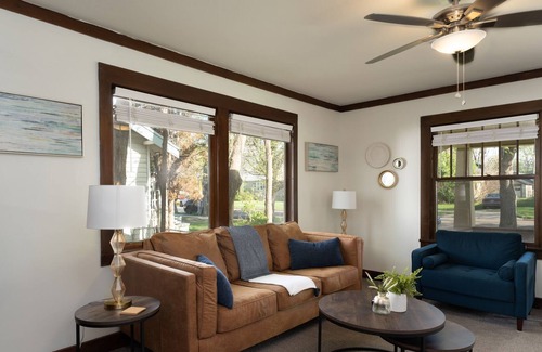 Central - Terry House | Beautiful Bungalow near Downtown