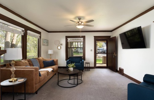 Central - Terry House | Beautiful Bungalow near Downtown
