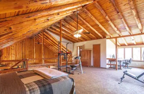 Edmond Cabin | Beautiful Cabin 3 miles from Lazy E