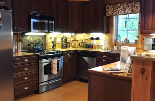 Boone Cabin | Beautiful cabin close to downtown Boone