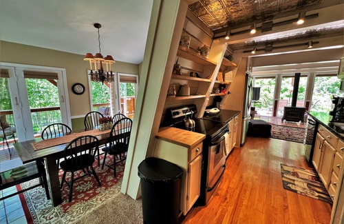 Dalton Ranch Cabin | Beautiful Cabin in the Woods, 3 Miles to Ski, Private Hot Tub, Pet Friendly