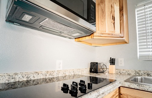 Brazoria House | Beautiful Cabin w/ extra-large walk-in shower & stone fireplace