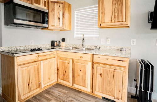 Brazoria House | Beautiful Cabin w/ extra-large walk-in shower & stone fireplace