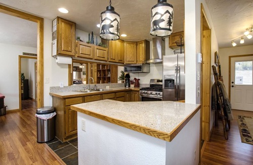Estes Park Cabin | Beautiful Cabin w/Hot Tub - Just Minutes Away from Estes Park and RMNP!