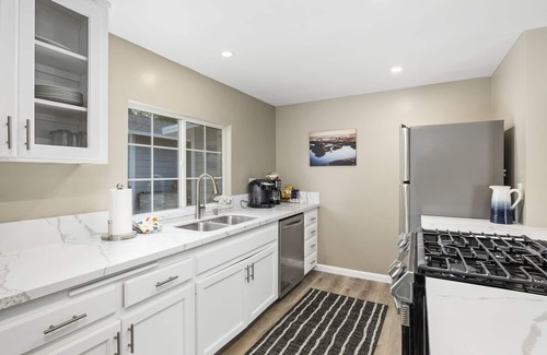 Carlsbad House | Beautiful Carlsbad 2BD/2BA Beach House with Patio