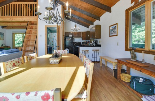 Jackson Cabin | Beautiful Chalet ~ 5 Miles to Attitash Mountain