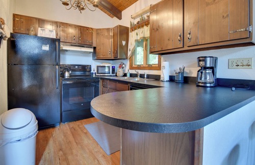 Jackson Cabin | Beautiful Chalet ~ 5 Miles to Attitash Mountain