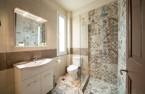 Thissio House | Beautiful City Suites