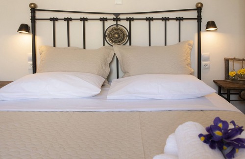 Thissio House | Beautiful City Suites