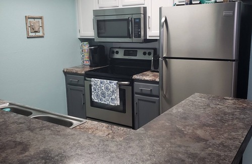 Indian Bayou Condo | Beautiful Clean and Spacious 3 bd 2 bth located .8 miles from the beach