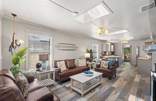 South Pensacola House | Beautiful completely remodeled pool home just minutes from downtown Pensacola