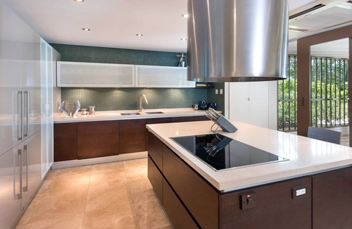Gibbs Bay Villa | Beautiful Contemporary Beachfront House On Gibbs Beach