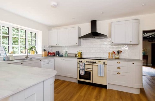 Otterbourne Cottage | Beautiful Cottage by River Itchen