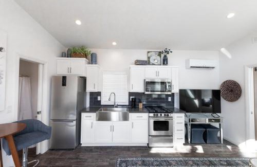 Old Southwest Apartment | Beautiful Cottage on Historic Grounds