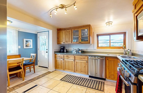Heber House | Beautiful cottage with mountain views, wifi + hear outdoor activities