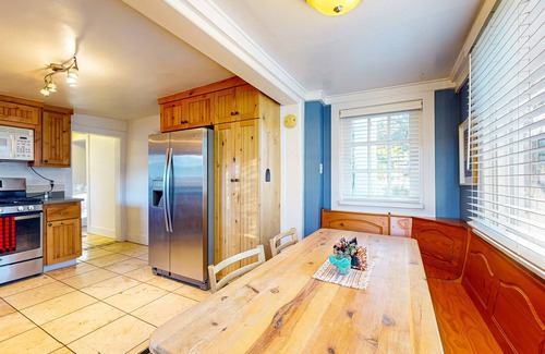 Heber House | Beautiful cottage with mountain views, wifi + hear outdoor activities