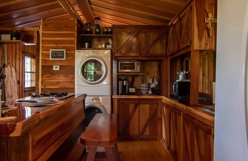 Smithville Cabin | Beautiful Coulples Cabin! 26 minutes north of Hochatown!