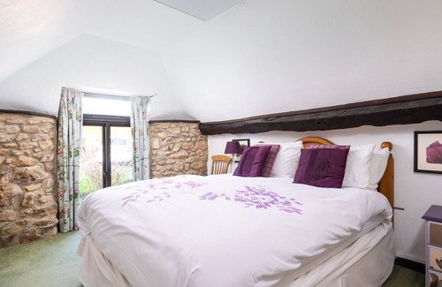 Axminster Cottage | Beautiful country cottage with loads of charm and original features. Sleeps 2 in one double bedroom
