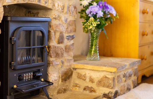 Axminster Cottage | Beautiful country cottage with loads of charm and original features. Sleeps 2 in one double bedroom