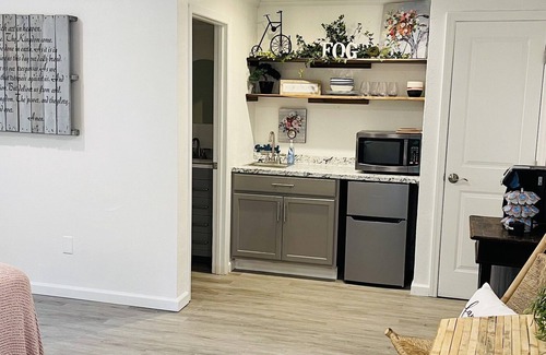 Caton Cottage | Beautiful Couple's retreat with incredible views!