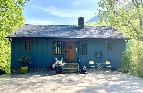 Chimney Rock Cabin | Beautiful cozy Cabin with an amazing view of Chimney Rock
