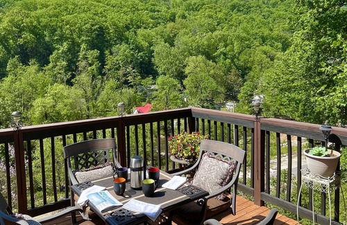 Chimney Rock Cabin | Beautiful cozy Cabin with an amazing view of Chimney Rock