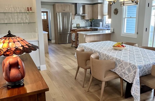 Bluff Heights House | Beautiful Craftsman home, Completely Remodeled, Walk to park & beach, w/PARKING