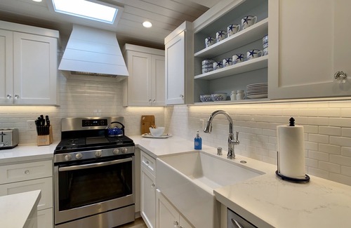 Laguna Beach House | BEAUTIFUL DESIGNER COTTAGE IN GREAT LOCATION! 2 MIN WALK TO BEAUTIFUL BEACHES!